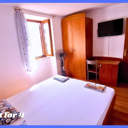 Rosa 3*